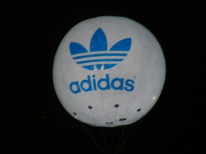 globo de helio adidas